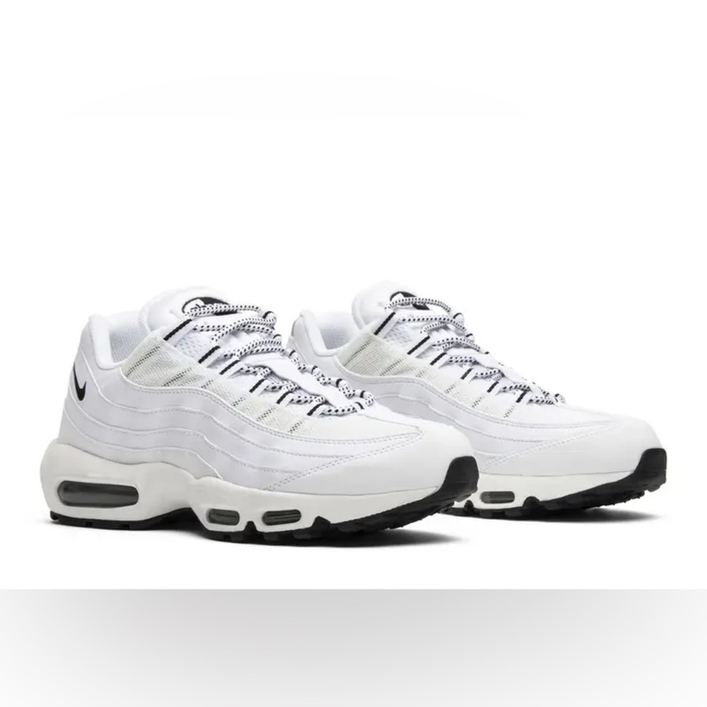 Nike White and Black Sneakers